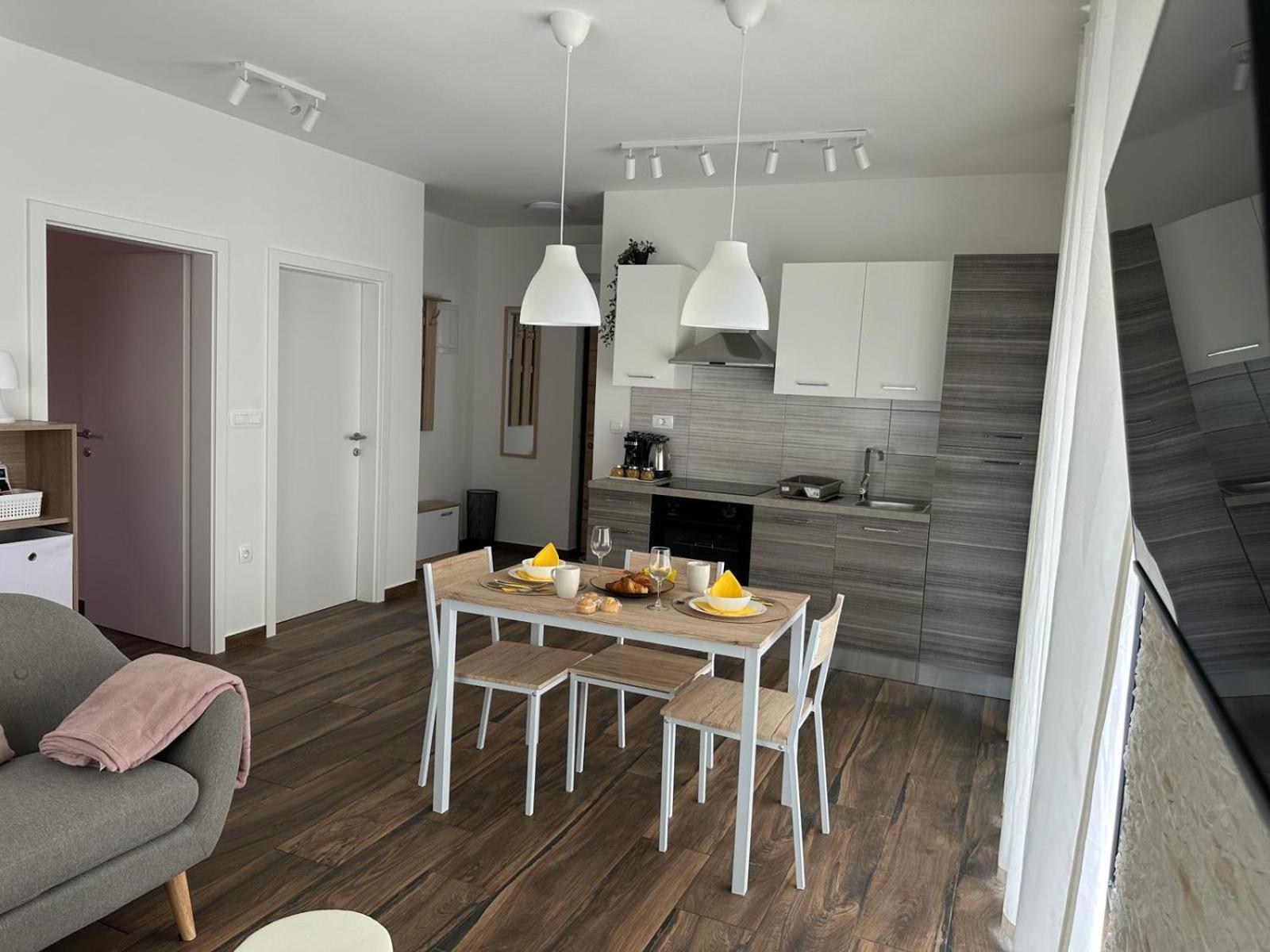 Apartments Harmony Hills Pula Exterior photo